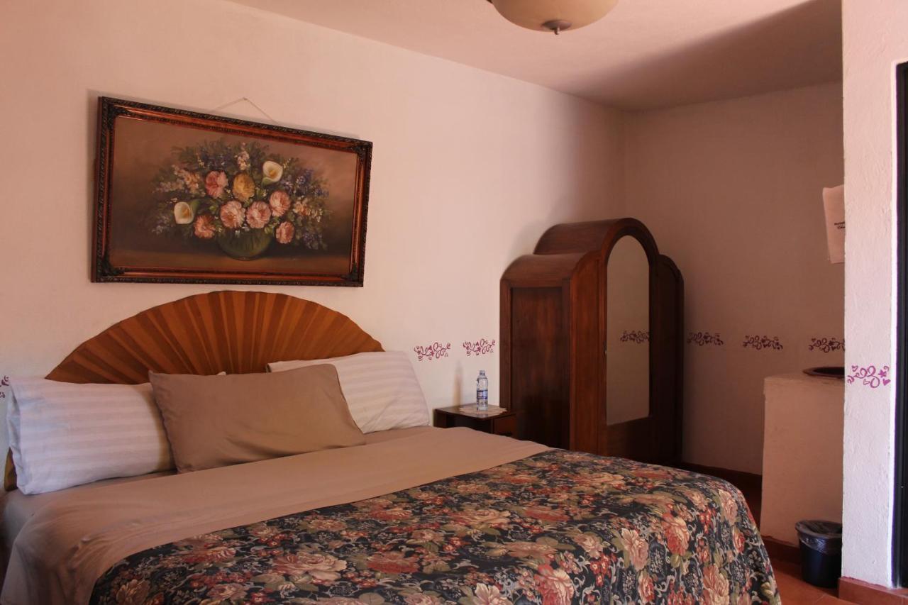 Hotel Posada Chamacuero Comonfort المظهر الخارجي الصورة